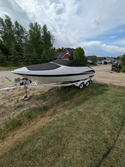 2002 Campion LS625, 21’ open bow powered by 5 litre GXI, 270 hp Volvo Penta. Boat in very good condi...