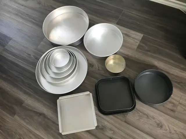 CAKE PANS  ASSORTED in Kitchen & Dining Wares in Calgary - Image 6