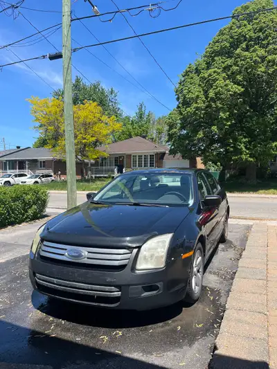 Ford Fusion 2009 205 000km Extérieur noire, intérieur beige. Idéale pour les déplacements points A a...