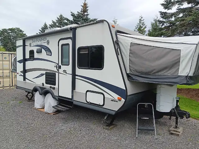2015 Jayco Feather Ultra Lite in Travel Trailers & Campers in Trenton - Image 3