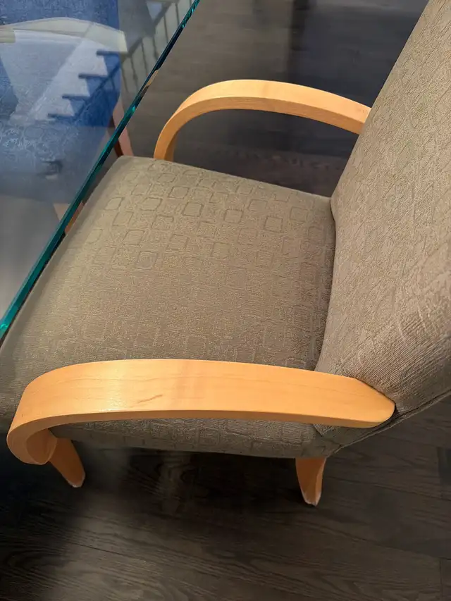 8 Wood Dining Room Chairs: 6 plus 2 Arm Chairs *** REDUCED PRICE in Dining Tables & Sets in Markham / York Region - Image 9