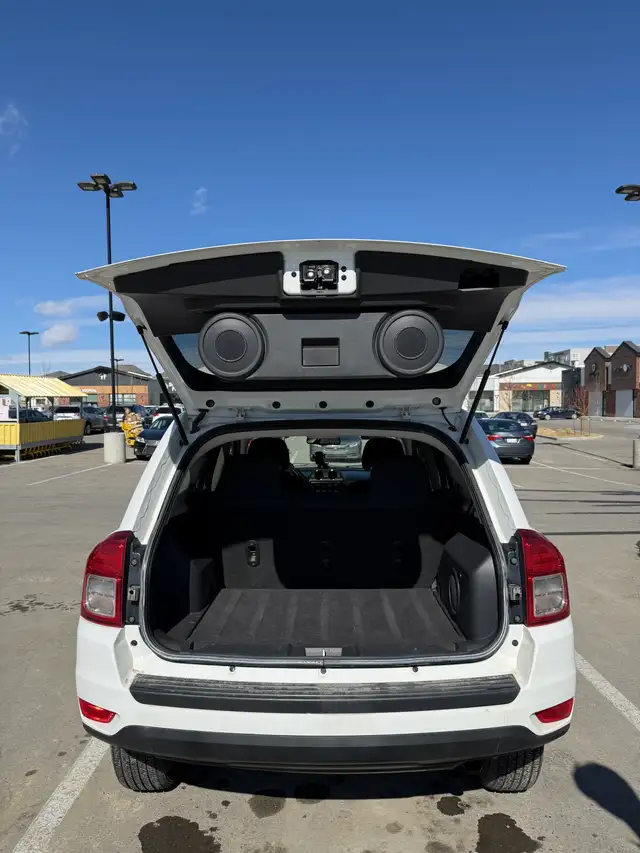 2011 Jeep Compass North ·4WD · CarPlay · Heated Seats in Cars & Trucks in Calgary - Image 7