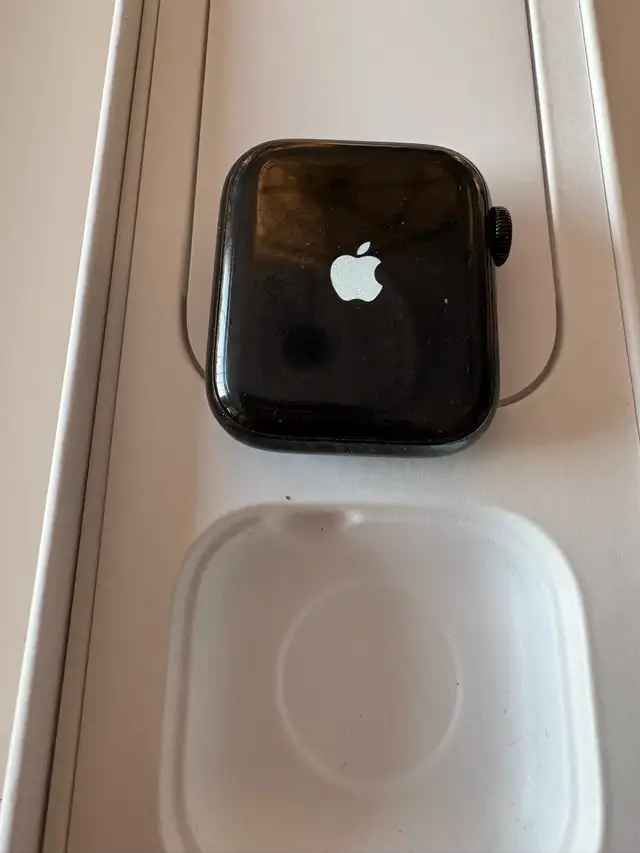 Apple Watch Series 5 40mm  Stainless Steel (GPS + Cell in Jewellery & Watches in Markham / York Region - Image 8