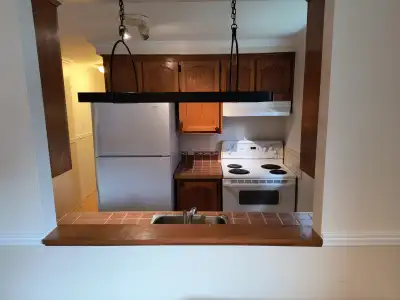 Condo 3 ½ à louer / for rent 1200 $ métro Angrignon