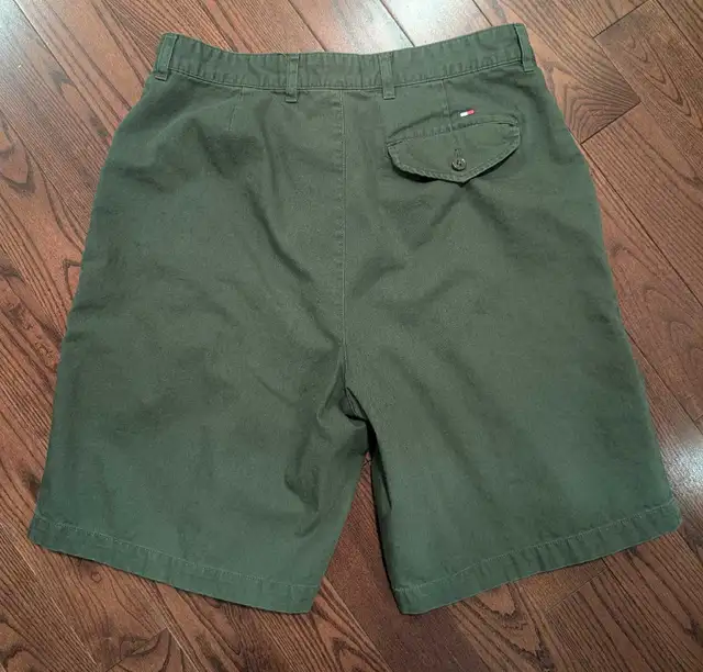 VGUC - Men's Tommy Hilfiger Shorts in Men's in Oshawa / Durham Region - Image 3