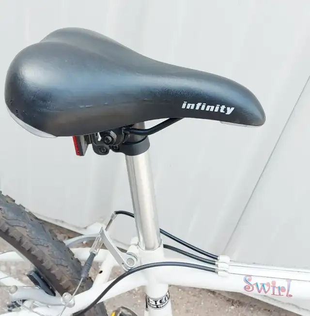 INFINITY HARDTAIL 21-SPEED MOUNTAIN BIKE (UNISEX) in Mountain in London - Image 7