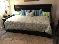 Wood trundle bed