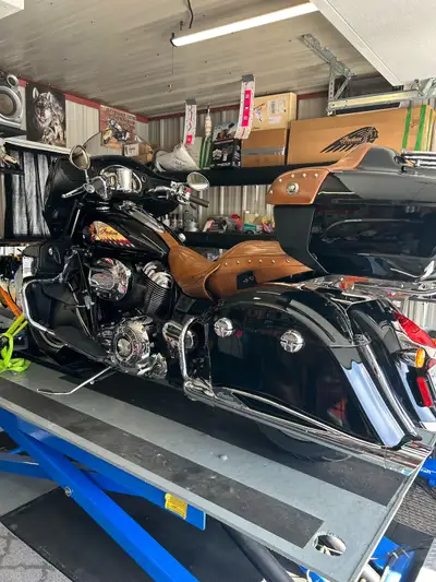 Moto Indian Road Master 2015 noire avec 35 940 km moteur 116 po cu stage 3 avec programmation effect...