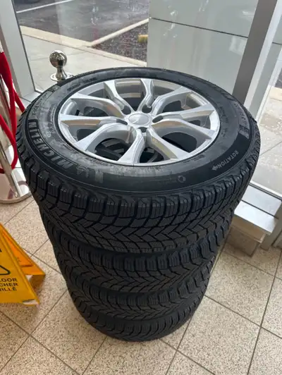 Brand new, used only for 2 months. 2022 Toyota Highlander 5x114. 3 bolt pattern 225 65R17 Winter Mic...