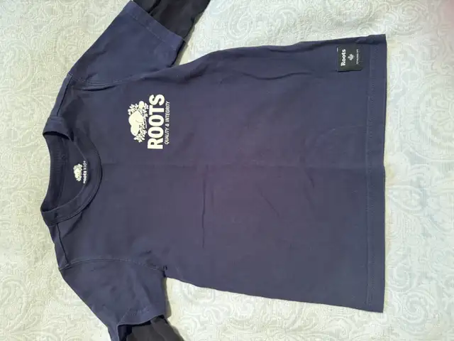 Roots boys small navy blue illusion tee LS with black sleeves in Kids & Youth in Windsor Region - Image 2