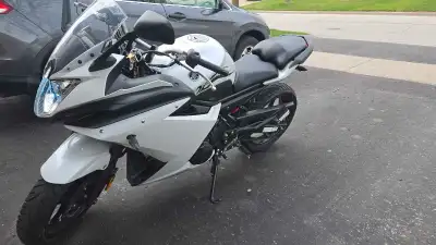 2009 Yamaha FZ6R – Low KMs Only 11,657 km! Well-maintained and lightly used 2009 Yamaha FZ6R in whit...