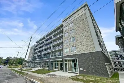 Spacious and Fully Furnished Student/Younge Professional Condo - Spacious Living Area and Dining, En...