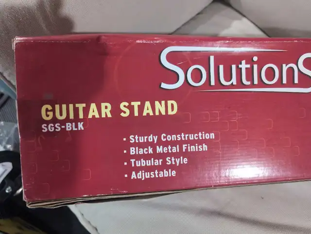 guitar stand  in Guitars in Guelph - Image 3
