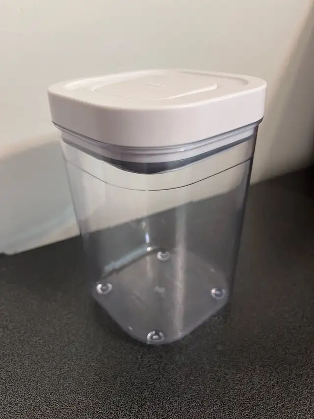 OXO Good Grips POP Airtight Container – 1L – Like New in Kitchen & Dining Wares in Mississauga / Peel Region - Image 4