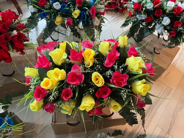 flowers arrangements fleural cemetery center peace in Hobbies & Crafts in Bathurst - Image 6