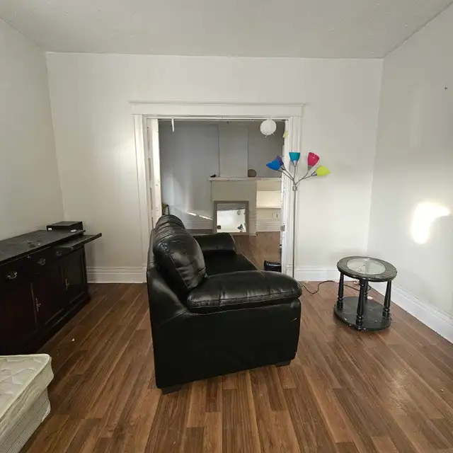large main floor 600$