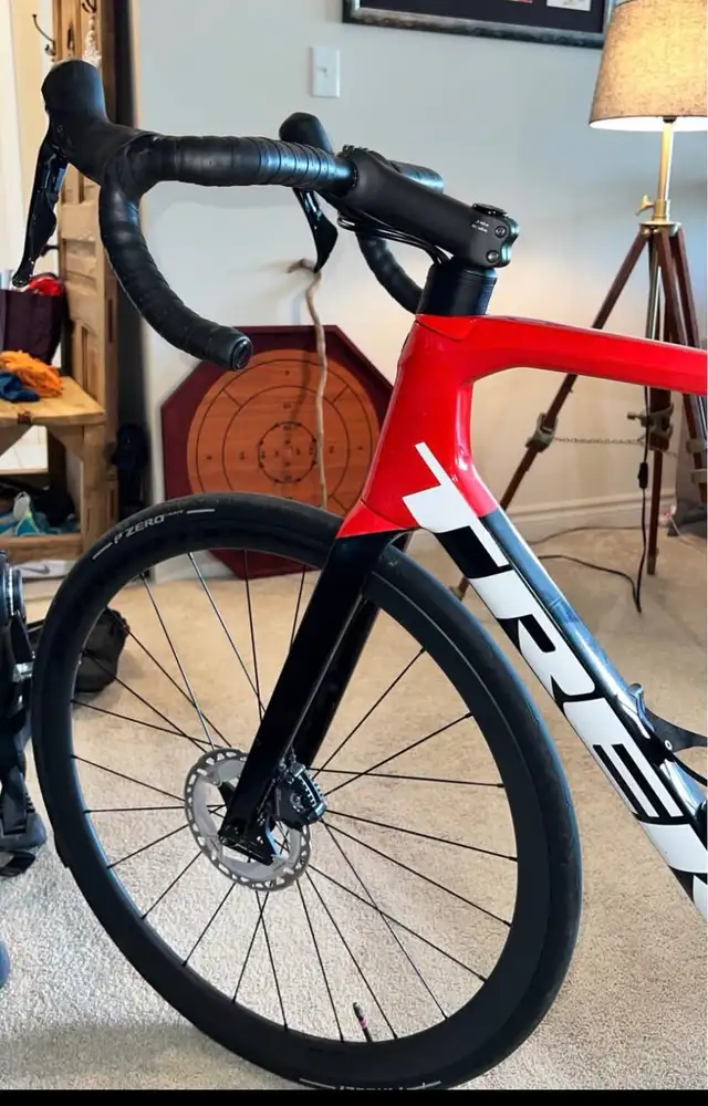 2023 TREK EMONDA SL6 SIZE 60 ROAD BIKE in Road in London - Image 3