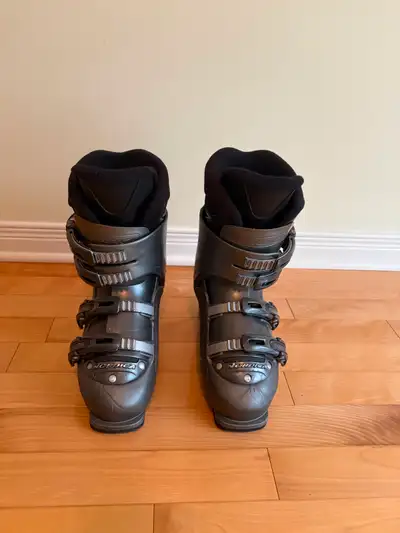 Ski alpin et bottes, View more