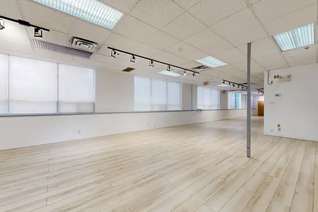 Commercial unit for lease in Toronto in Commercial & Office Space for Rent in City of Toronto - Image 7