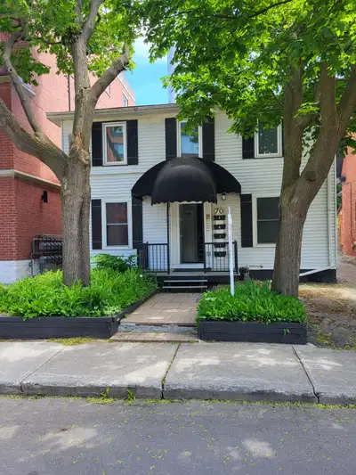 Chambre à louer \ Room for Rent Shared with another male tenant | Partager avec un autre homme 70 Bo...