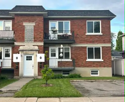 Bel appartment 4 1/2 situé à Laval-des-rapides, dans un quartier paisible et près de tous les servic...