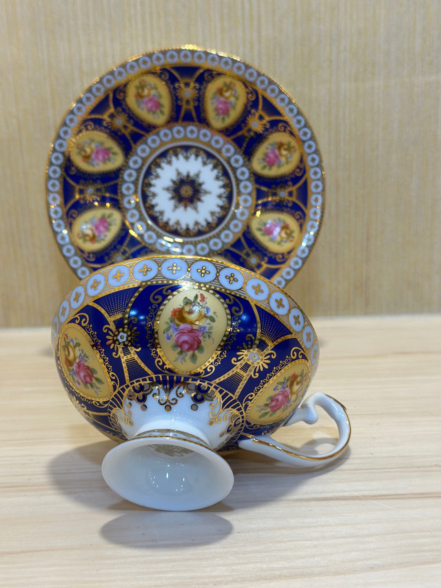 Vintage hand painted wide mouth blue cobalt tea cups & Tea pot - in Home Décor & Accents in Hamilton - Image 2