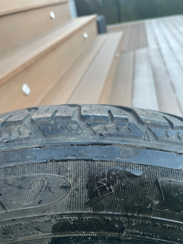 4 pneus Goodyear 235/55/18 dans Ventes de garage  à Laval/Rive Nord - Image 3