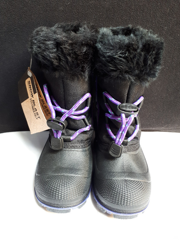 Snow Blast Technology Kids/Girls Snow Boots New Size 8 in Kids & Youth in Windsor Region