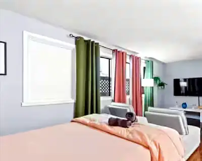**Studio 2½ lumineux et moderne au cœur du Mile End – Plateau-Mont-Royal** Charmant studio 2½ de 350...