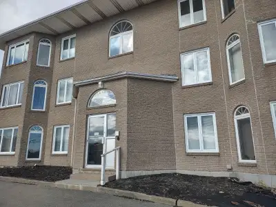 Lovely, spacious, 2 bedroom apartment