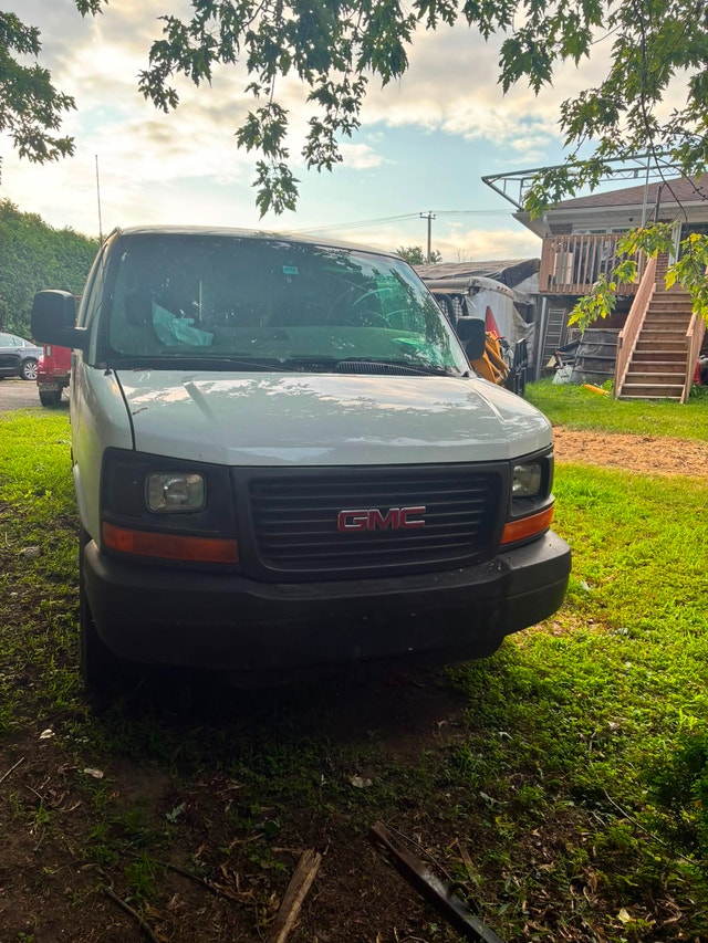 2007 GMC Savana — photo 2