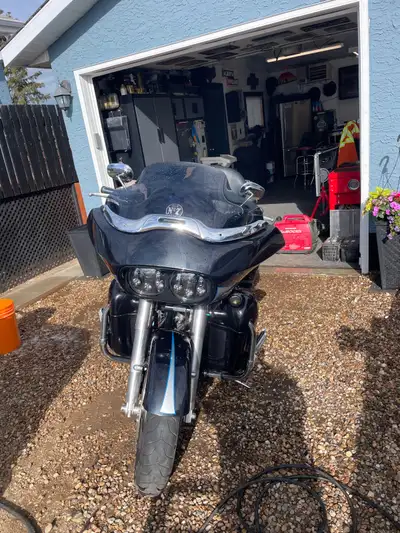 This is a used 2013 Harley Davidson Road Glide Ultra, a touring motorcycle known for its comfortable...