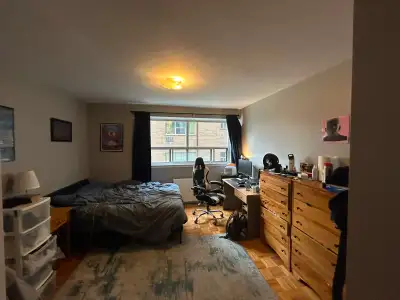 Downtown Toronto | May 1st - August 31st | 2 bed 1 bath 1700/mo Lease Takeover is an option too. Sub...