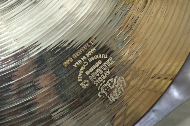NEW Hi Hat Top Zildjian Cymbal , Located in Shediac < in Drums & Percussion in Moncton - Image 4