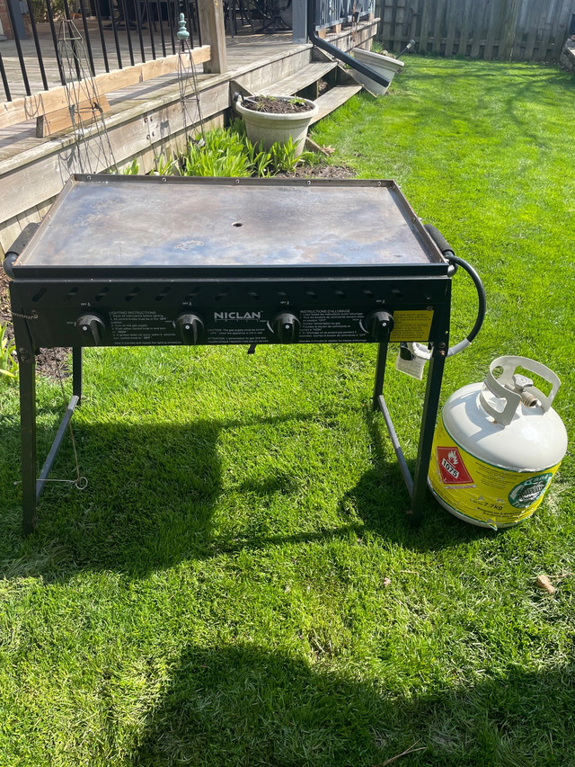 Out door grill with tank 120$. Obo in BBQs & Outdoor Cooking in Markham / York Region - Image 3