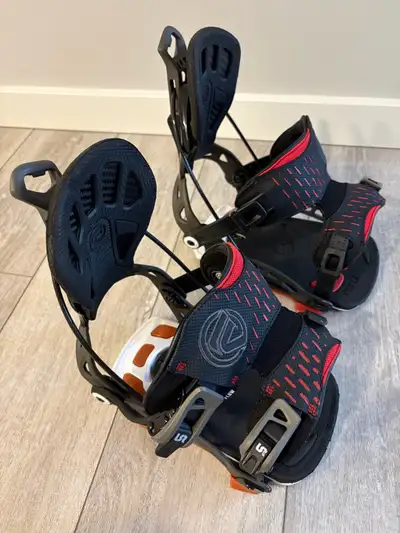 Flow NX2 GT Snowboard Bindings Size Medium Barely used, like new condition Extremely convenient and...