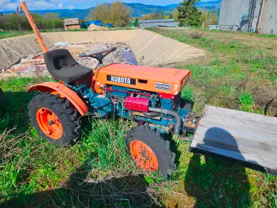 Great small gardening tractor, runs well More information/photos available upon request