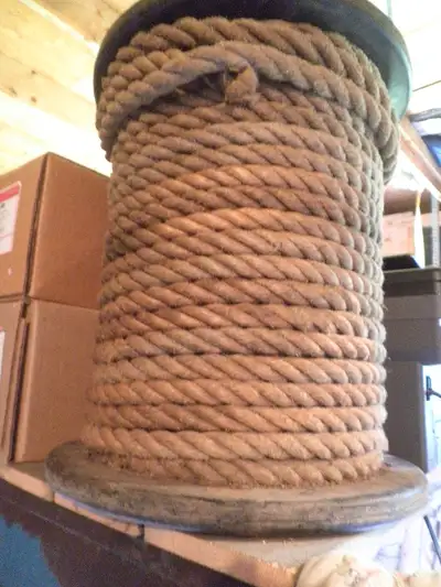 Give your place a the classic nautical look with this attractive 1” diameter thick twisted rope. 243...