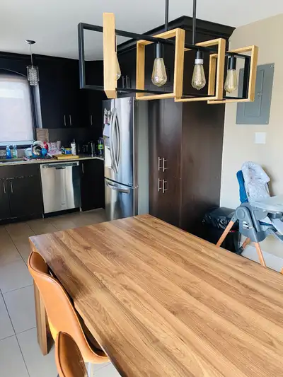Fully renovated 5 1/2 in St- Leonard surrounded by 4 parks in walking distance. Wall mounted air con...