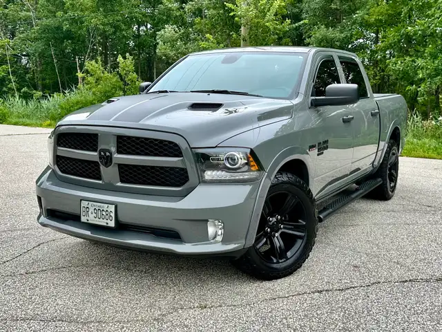 2022 RAM 1500 Classic Crew Cab 4x4 5.7L HEMI