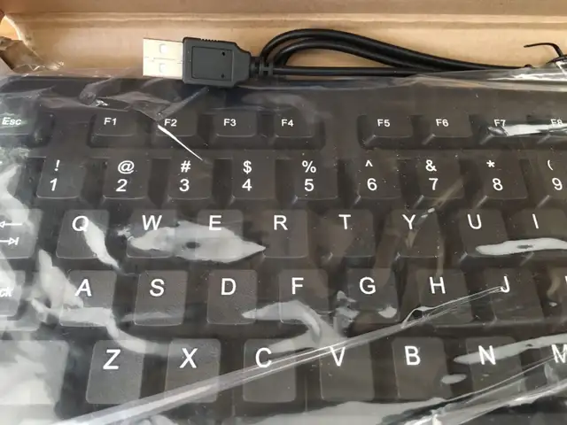 ***NEW*** Wired USB keyboard65115210314882123