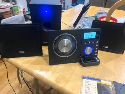Teac CD/iPod/FM Micro Hi-Fi System fully working condition!, View more