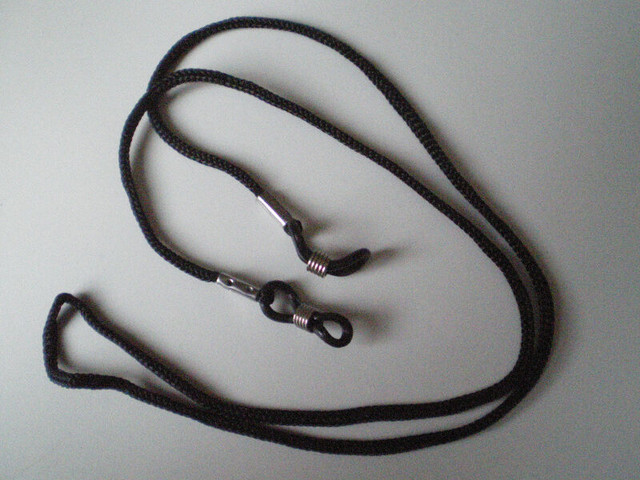 SUNGLASS ★ Cord reading eyeglass holder neck strap EYEWEAR SPORT dans Santé et besoins spéciaux  à Laval/Rive Nord