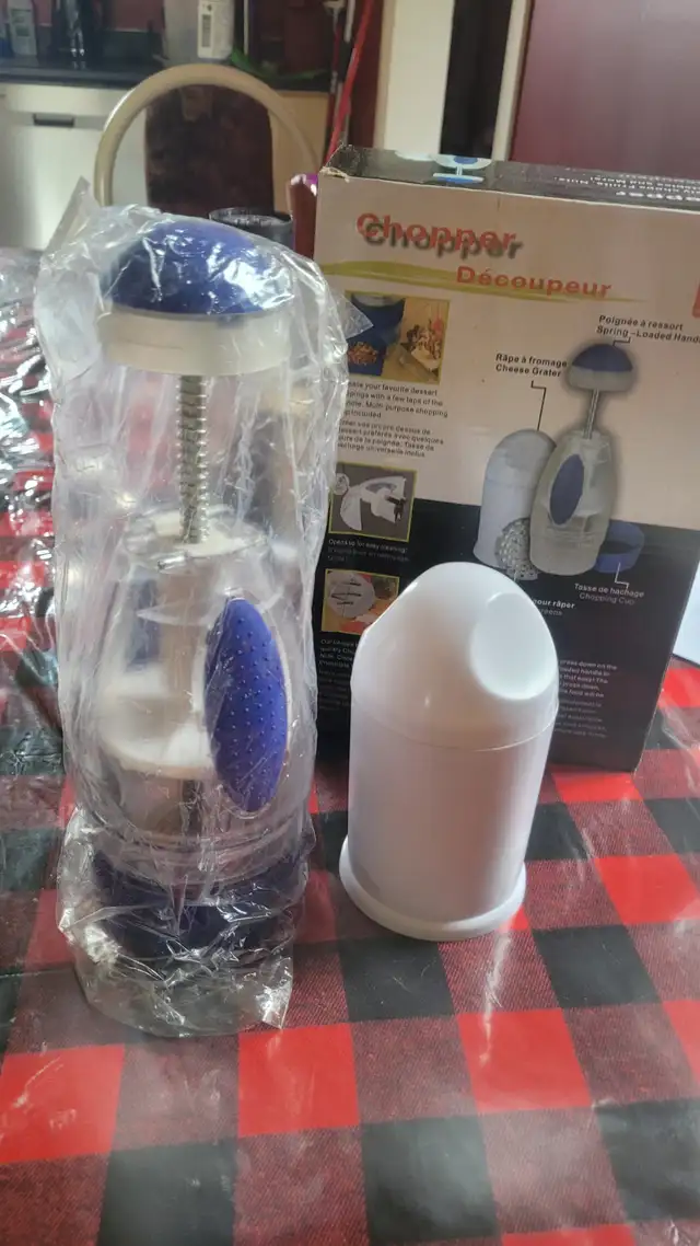 FOOD GRATER AND CROPPER KELLIGREWS PIC UP ONLY in Other in St. John's - Image 4