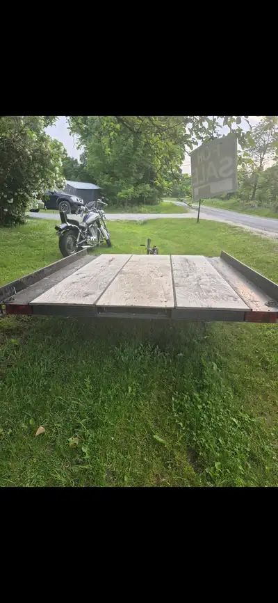 Good condition tilt skidoo/atv trailer. Ownership in hand $600 o.b.o can be picked up on desert lake...