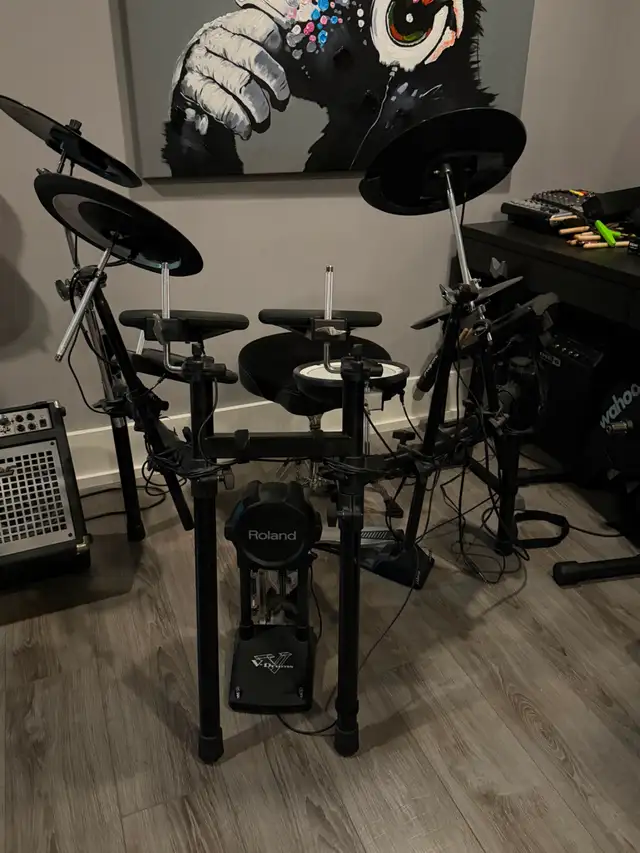 Roland V-Drums TD-1KV Electronic Drum Kit + Traynor K1 Amp Packa in Drums & Percussion in Oshawa / Durham Region - Image 7