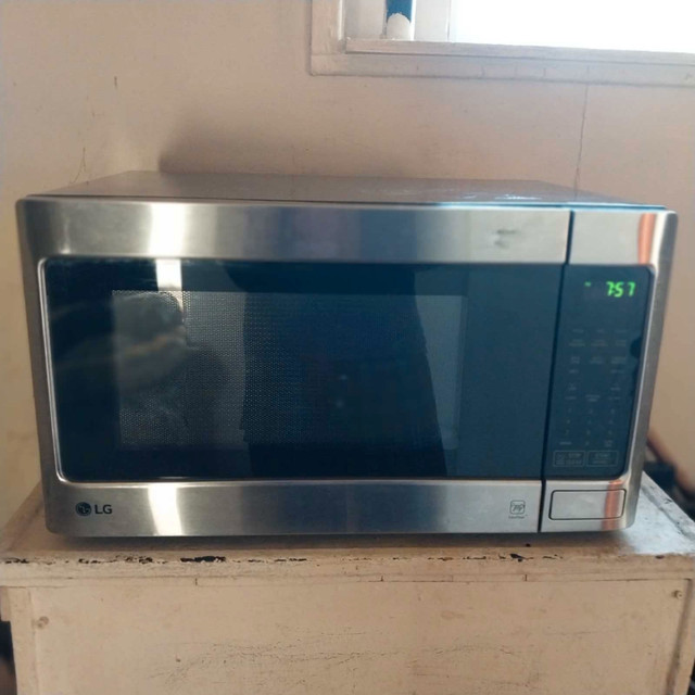 LG Microwave Model # LMS1531ST in Microwaves & Cookers in Oakville / Halton Region