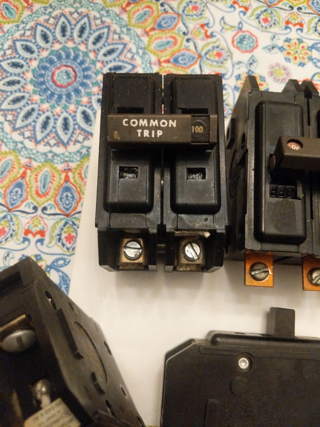 Taylor electrical circuit breakers  in Electrical in Mississauga / Peel Region - Image 2