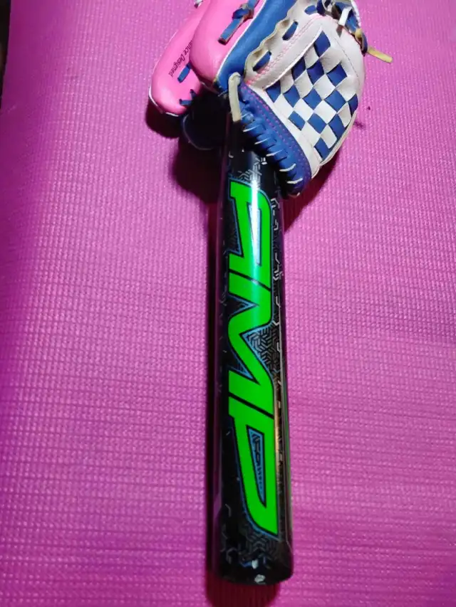 Worth Bat & Rawlings Glove in Baseball & Softball in City of Toronto - Image 6