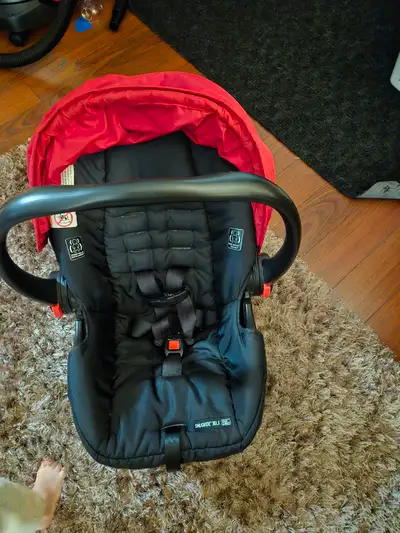 Car seat for baby. Like a new. No stains. Comes with base. My baby grew out of the car seat.